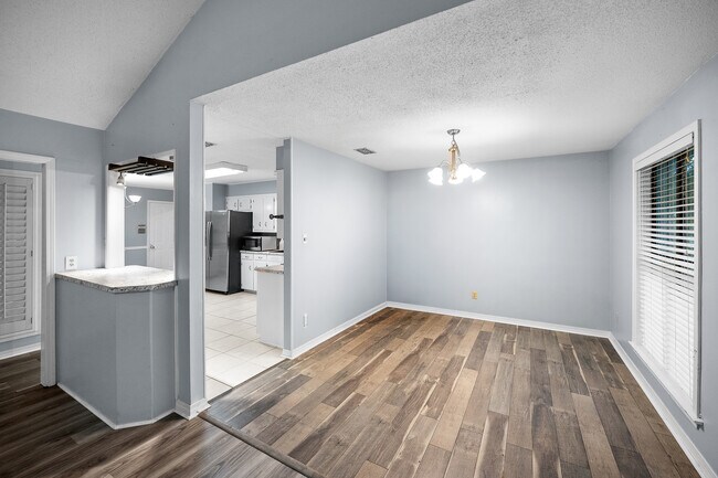 Building Photo - 115 Donna Cir