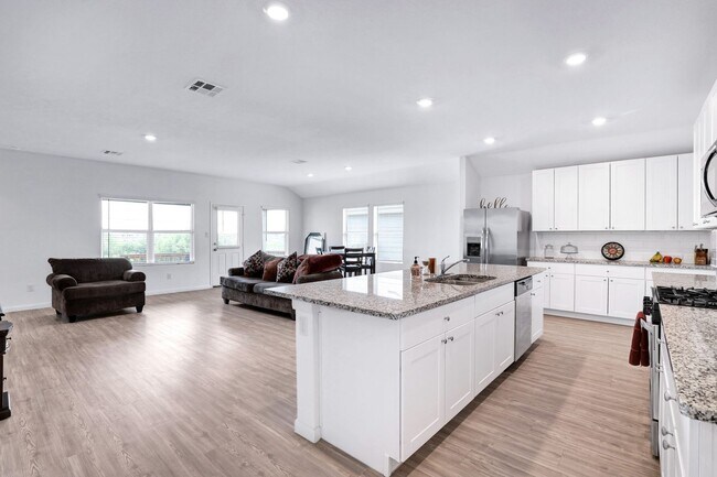 Building Photo - ***APPLICATION CURRENTLY UNDER REVIEW***Ca...
