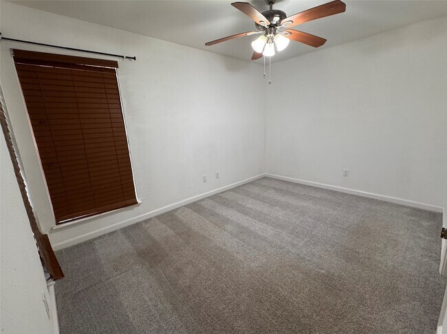Building Photo - 10423 Sagemeadow Ln
