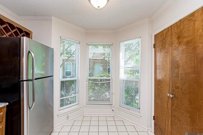 Building Photo - 9821 Siegen Ln