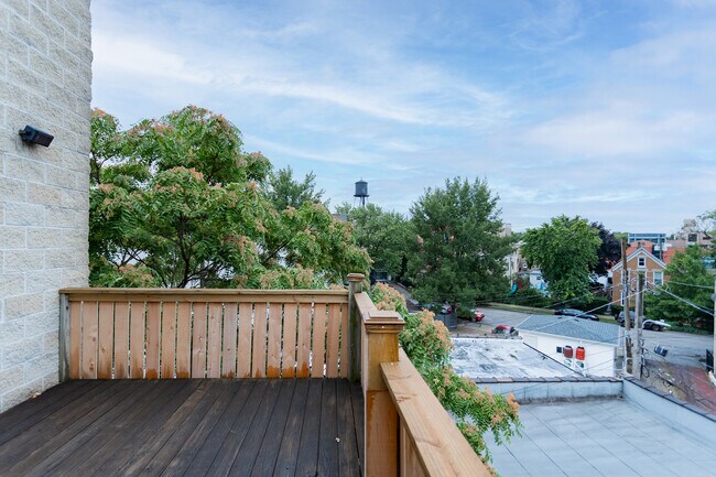 Building Photo - 1514 N Wood St