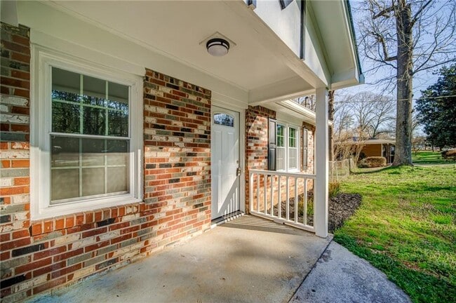 Building Photo - 4652 Old Cowan Rd