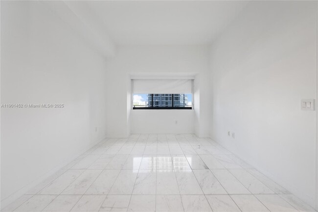 Building Photo - 480 NE 31st St