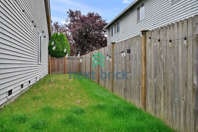 Building Photo - Spacious 5-Bed Home in Lynnwood with 2.5 Baths – Your Ideal Family Retreat!