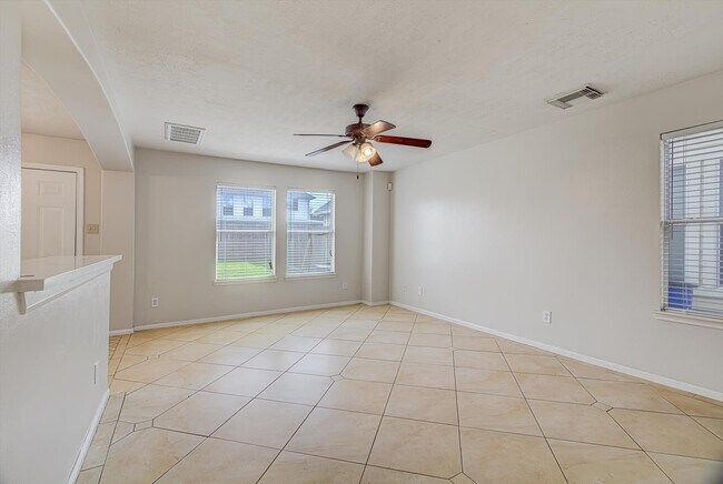 Building Photo - 13983 Maximos Dr