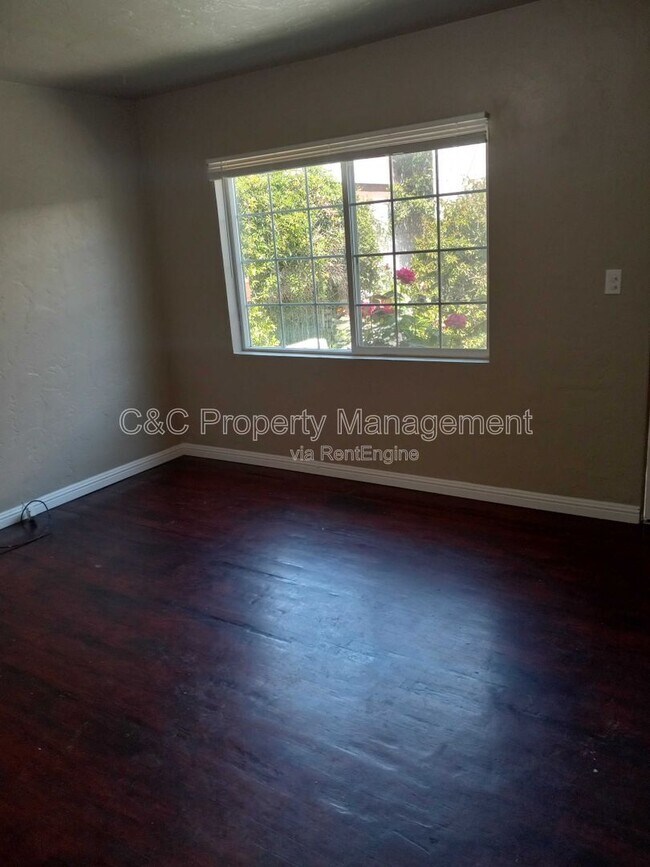 Building Photo - 116 Maple St