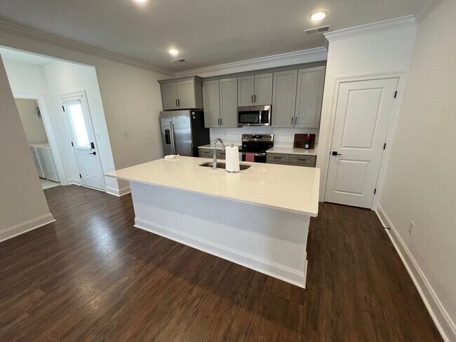 Building Photo - 662 Cottage Grv Cir