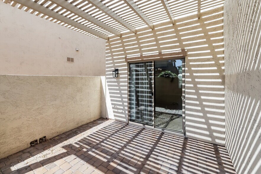 Building Photo - 41362 N Miles Ct