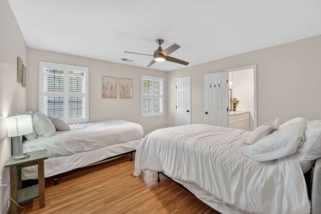 Building Photo - 118 Blue Heron Dr