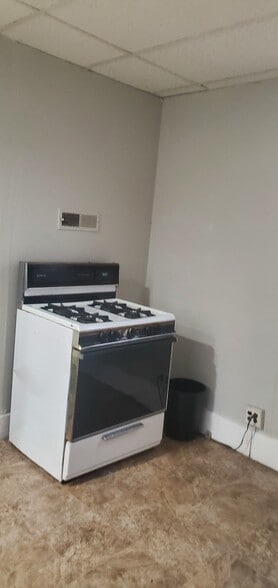 Building Photo - 127 1/2 S 7th St