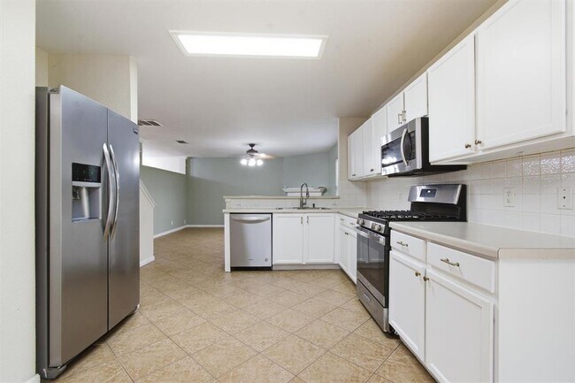 Building Photo - 1806 Carriage Hills Trail