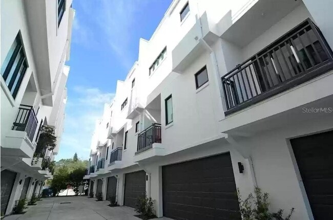 Building Photo - 350 S Osceola Ave