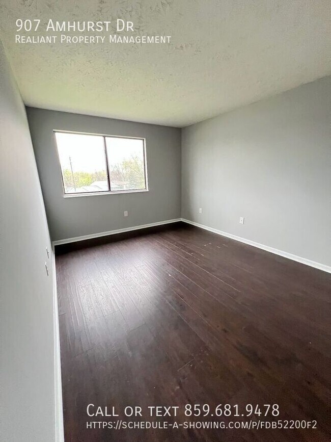 Building Photo - 907 Amhurst Dr