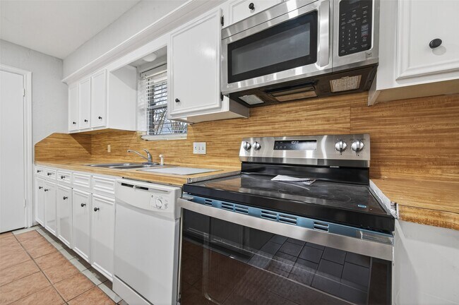 Building Photo - 6102 Crakston St