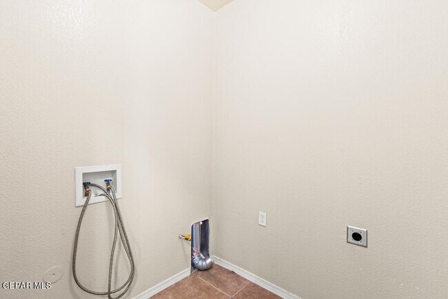 Building Photo - 7237 Jericho Tree Dr