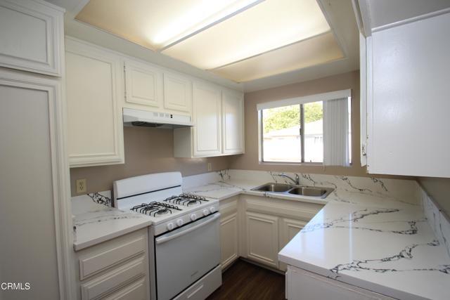 Building Photo - 2596 Sextant Ave