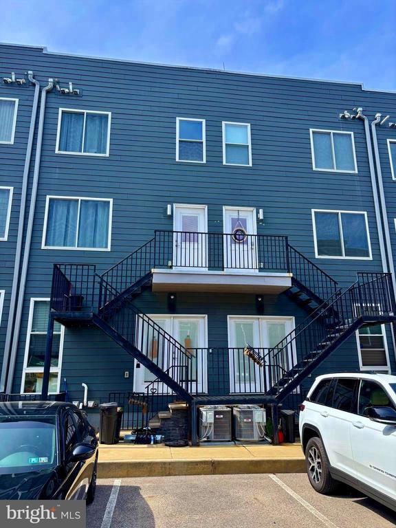 Building Photo - 1219 N 5th St