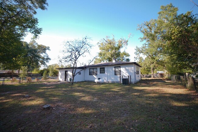 Building Photo - 231 Gaile Ave