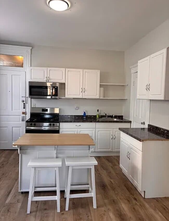 Building Photo - 1533 W 17th St