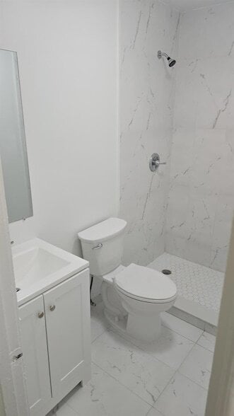 Building Photo - 632 W 2nd St