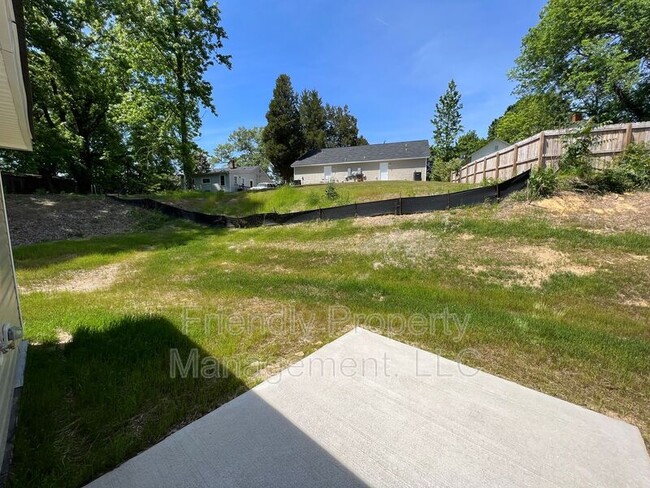 Building Photo - 1202 W Meadowview Rd