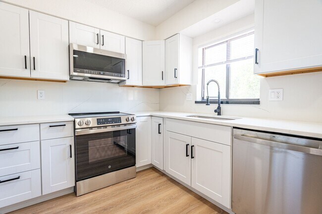 Building Photo - 3238-D 1/4 D 1/4 Rd