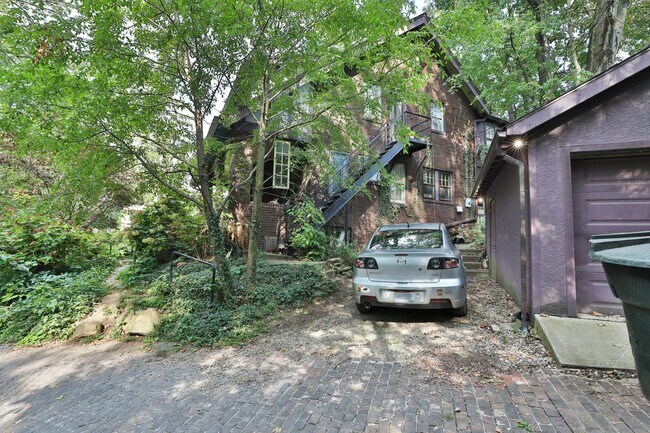 Building Photo - 2120 Iuka Ave