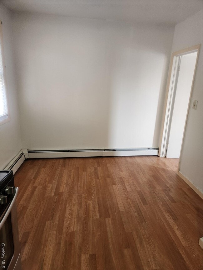 Building Photo - 61 Vineyard Ave