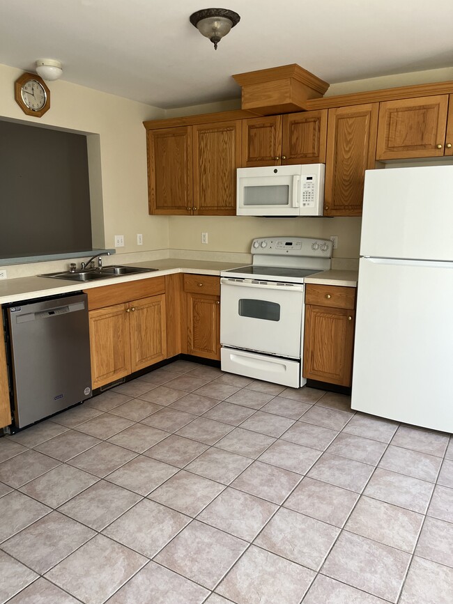 Building Photo - 1536 Highland Ave