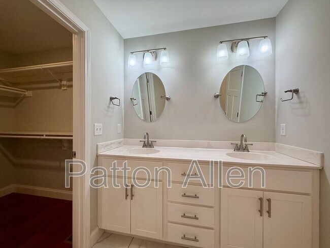 Building Photo - 207 Riverside View Dr