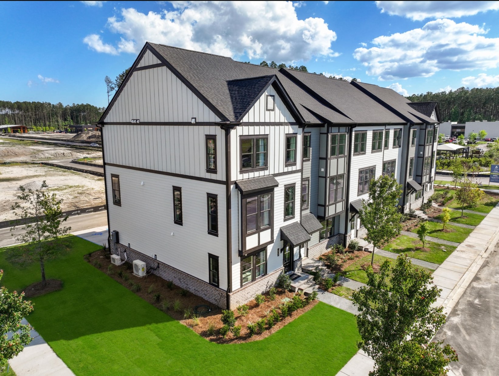 Building Photo - 421 Talbot Dr