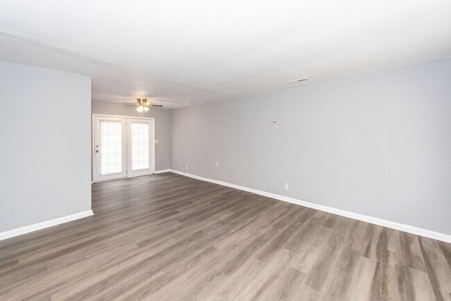 Building Photo - 3 Bedroom, 1 Bathroom Home in Waylyn Subdivision - North Charleston