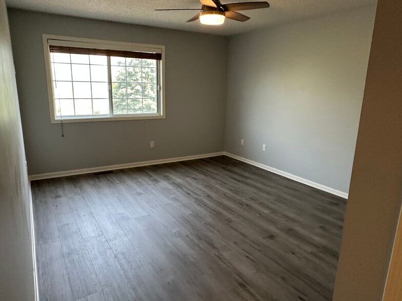 Building Photo - 10802 Lexington Dr