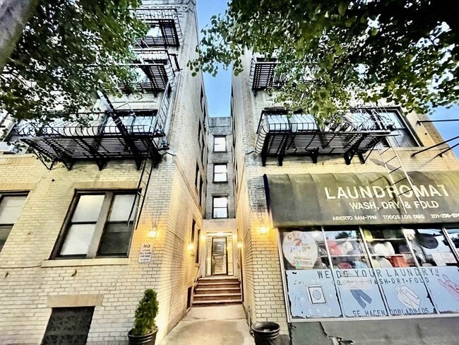 Building Photo - 119 60th St