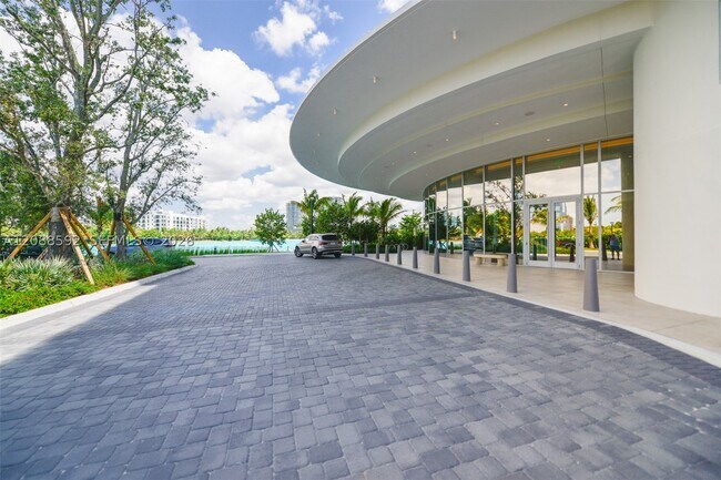 Building Photo - 2411 Laguna Cir