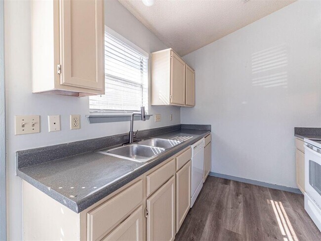 Building Photo - 9624 Sugar Hill Dr