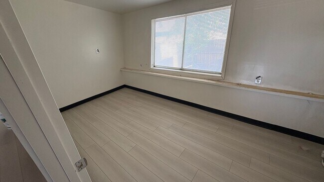 Building Photo - Farm style living