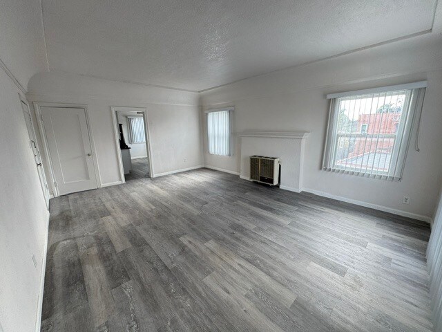 Building Photo - 4915 San Vicente Blvd