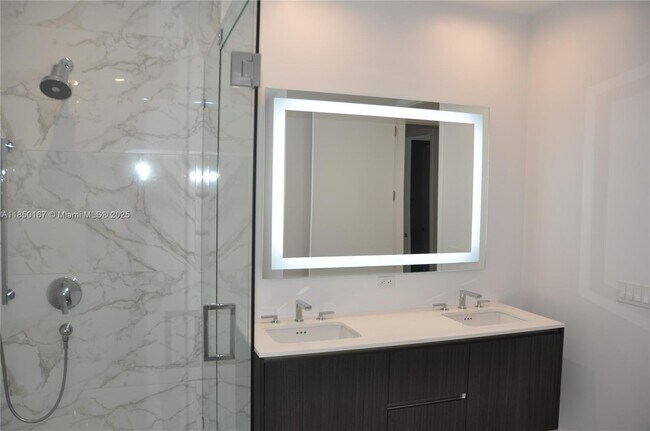 Building Photo - 275 Giralda Ave