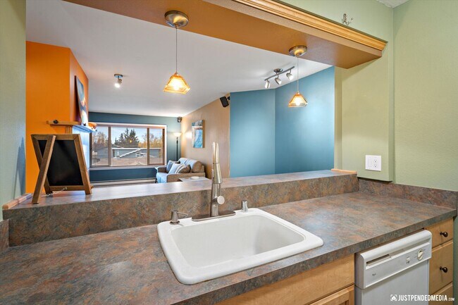 Building Photo - Executive Style Condominium