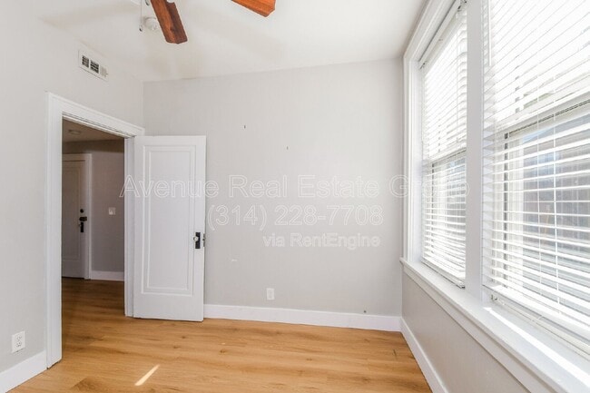 Building Photo - 4370 Swan Ave