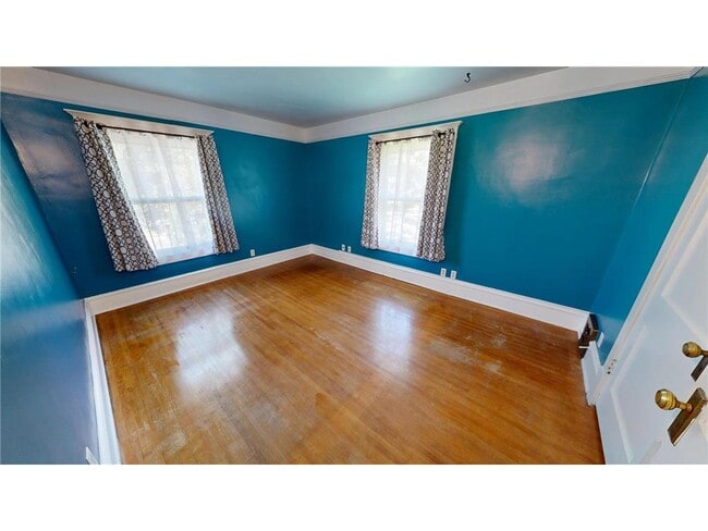Building Photo - 216 Litchfield Ave SE