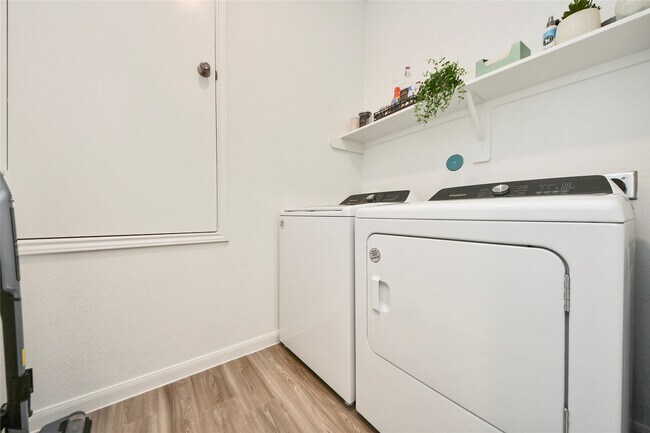 Building Photo - 23663 Cranberry Grader Ln