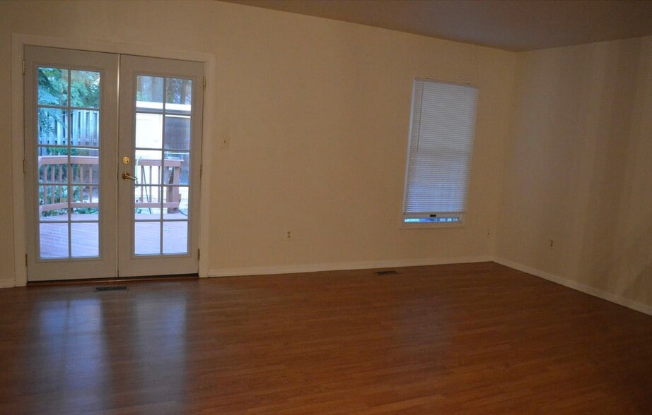 1st floor living room - 17129 Briardale Rd