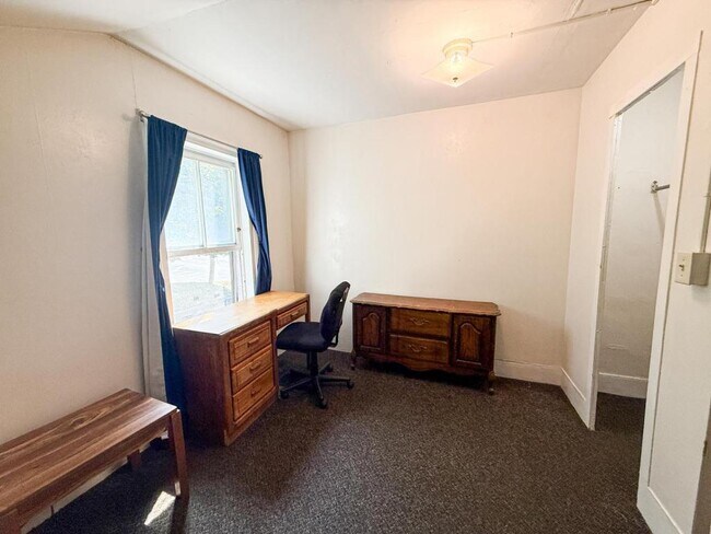 Building Photo - 422-424 E State St Ithaca