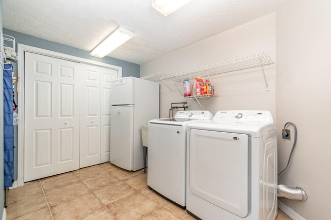 Building Photo - 1632 Shady Cove Ln