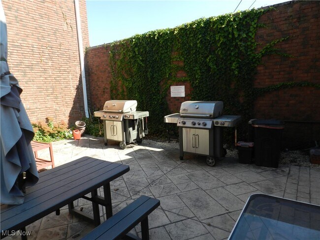 Building Photo - 2885 Pease Dr