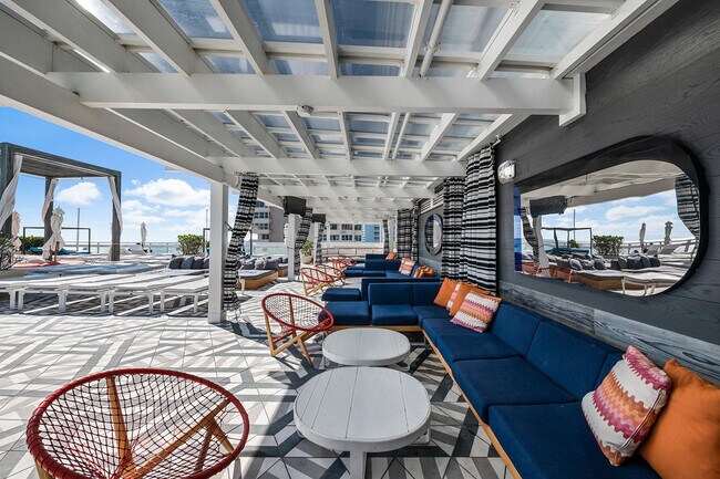 Building Photo - 3101 Bayshore Dr