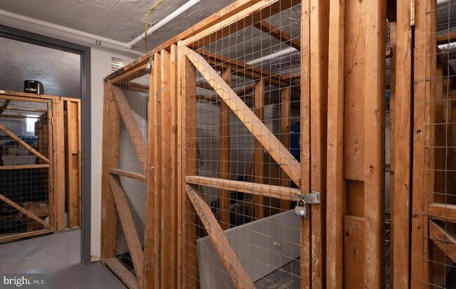 Building Photo - 708 S Arlington Mill Dr