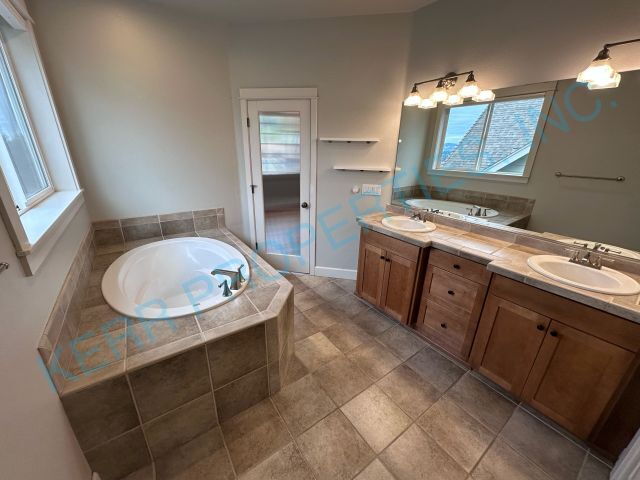 Building Photo - Spacious 4-Bedroom Retreat with 3.5 Baths in Happy Valley's Prime Location!